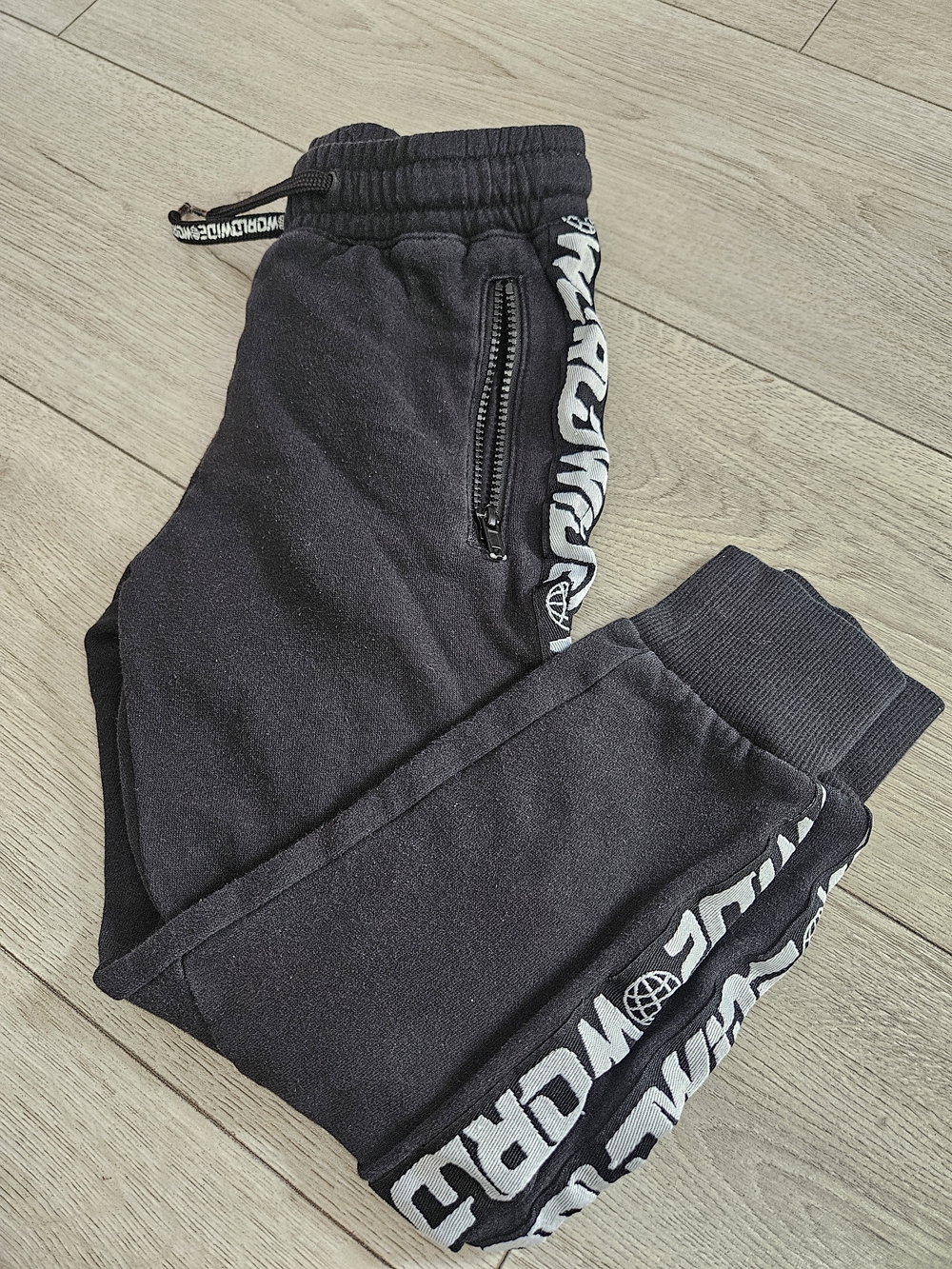 H&M Boys Black Worldwide Graphic Joggers Sweatpants Size 8 (8-9Y) Streetwear